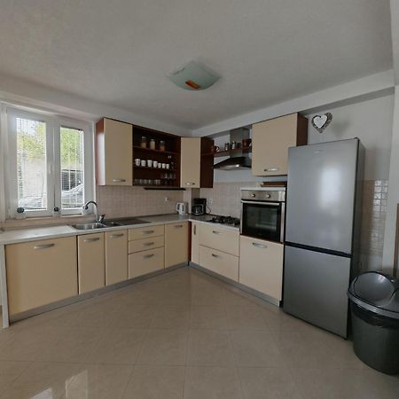 Villa Intrada Brela Bagian luar foto