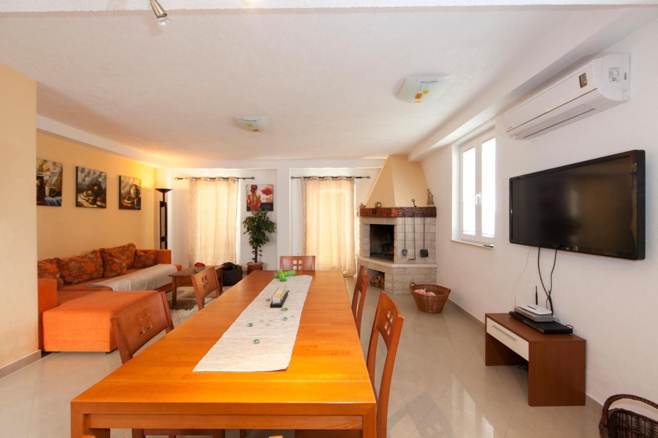 Villa Intrada Brela Bagian luar foto